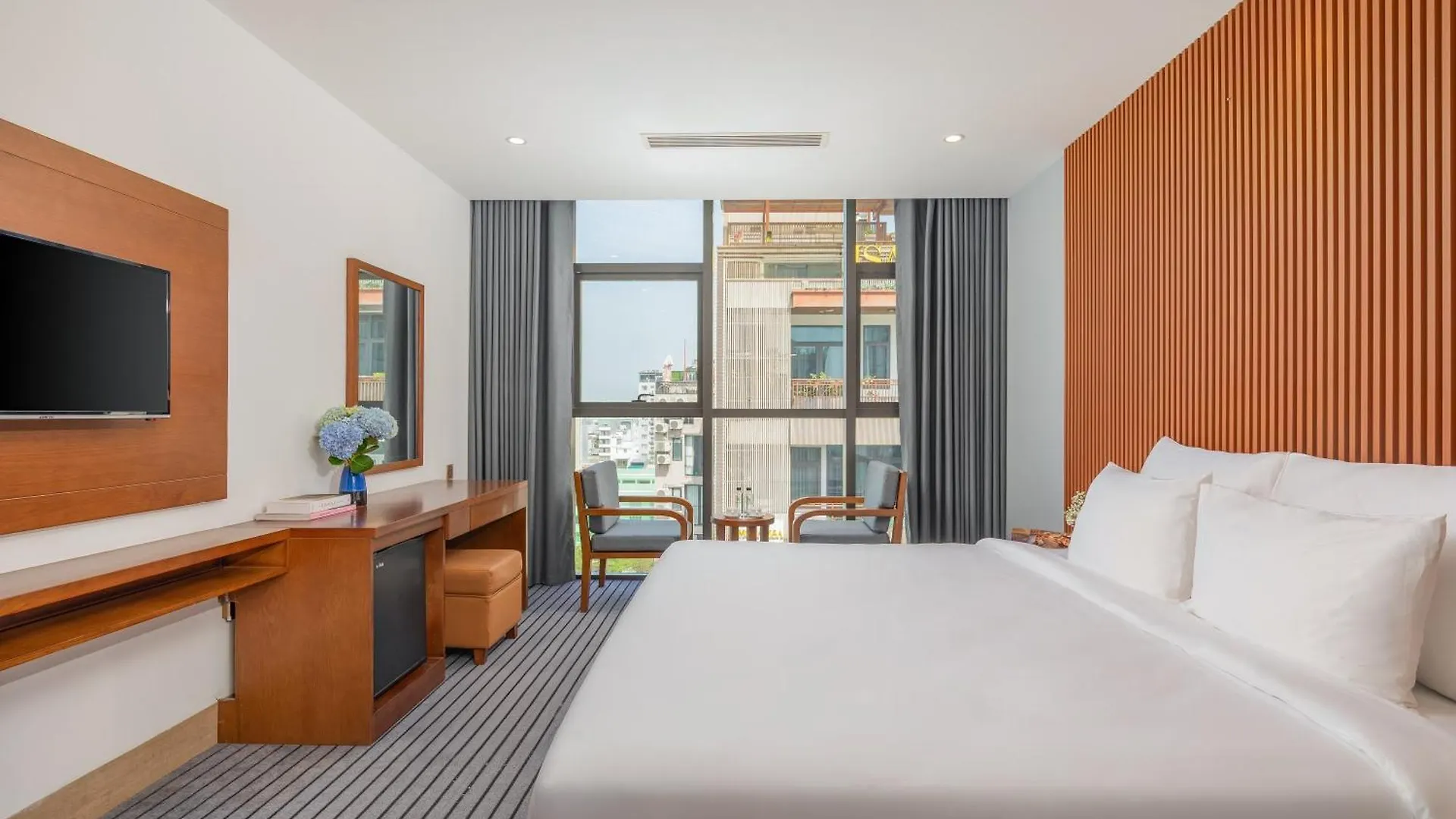 Sana Da Nang Beach Hotel 4*,